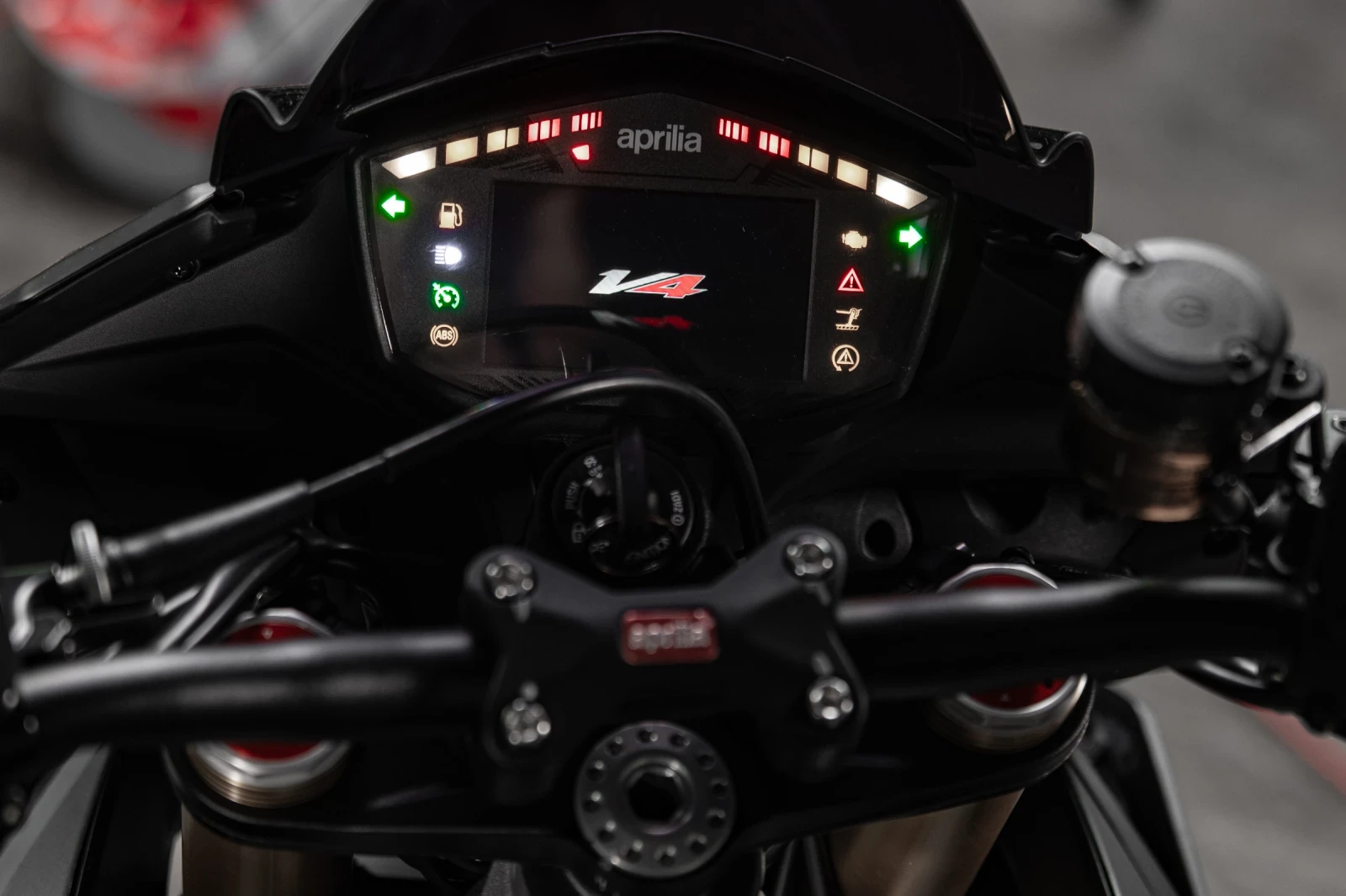 Aprilia Tuono RR 1100 - изображение 7