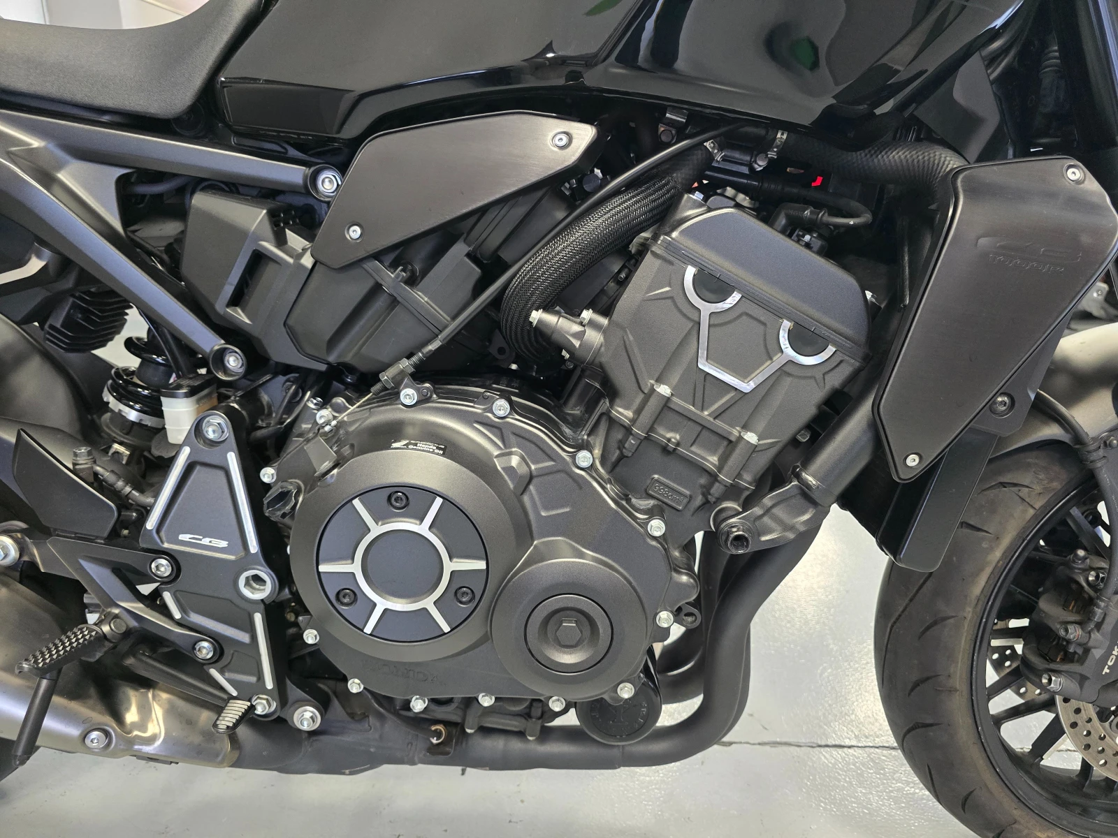 Honda Cb 1000, Black Edition, 2021г., снимка 10 - Мотоциклети и мототехника - 56517135