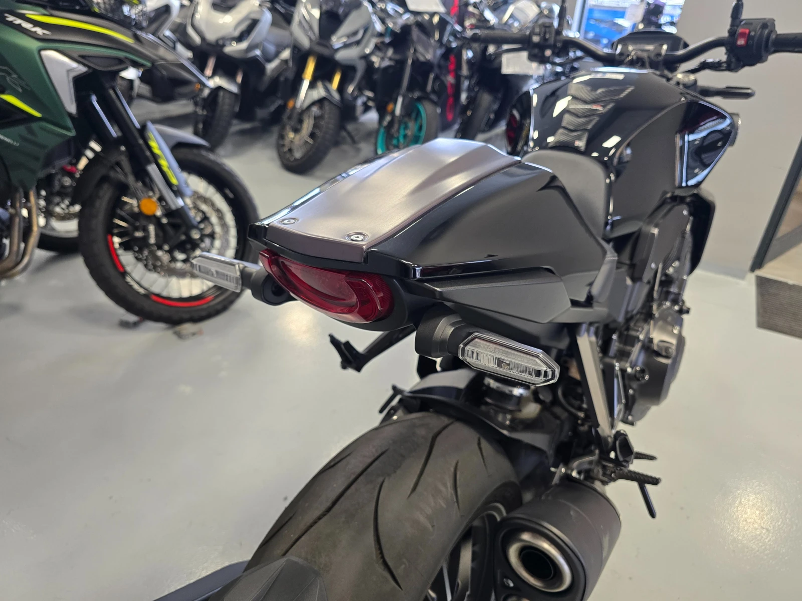 Honda Cb 1000, Black Edition, 2021г., снимка 13 - Мотоциклети и мототехника - 56517135