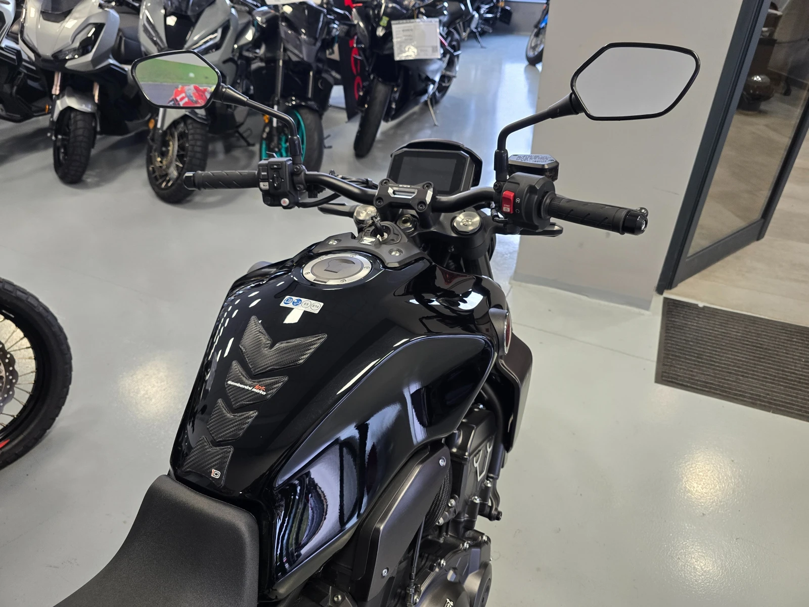Honda Cb 1000, Black Edition, 2021г., снимка 9 - Мотоциклети и мототехника - 56517135