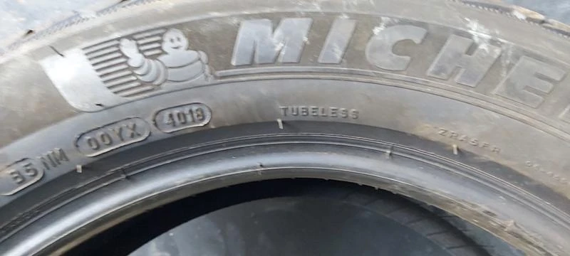 Гуми Зимни 235/50R19, снимка 7 - Гуми и джанти - 34707509