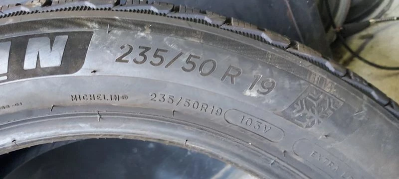 Гуми Зимни 235/50R19, снимка 8 - Гуми и джанти - 34707509