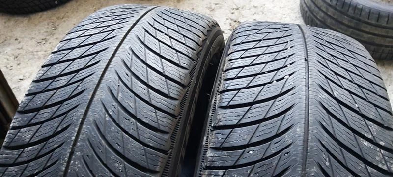 Гуми Зимни 235/50R19, снимка 2 - Гуми и джанти - 34707509