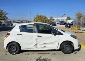 Toyota Yaris Ударен , снимка 4