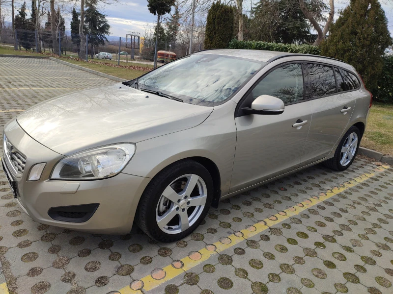 Volvo V60 1.6 D кожа, снимка 4 - Автомобили и джипове - 44000318