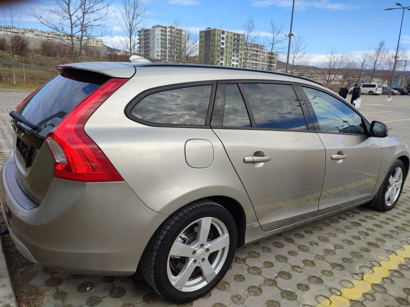 Volvo V60 1.6 D кожа, снимка 6 - Автомобили и джипове - 44000318