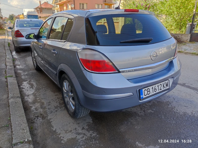 Opel Astra H, снимка 6 - Автомобили и джипове - 47475527