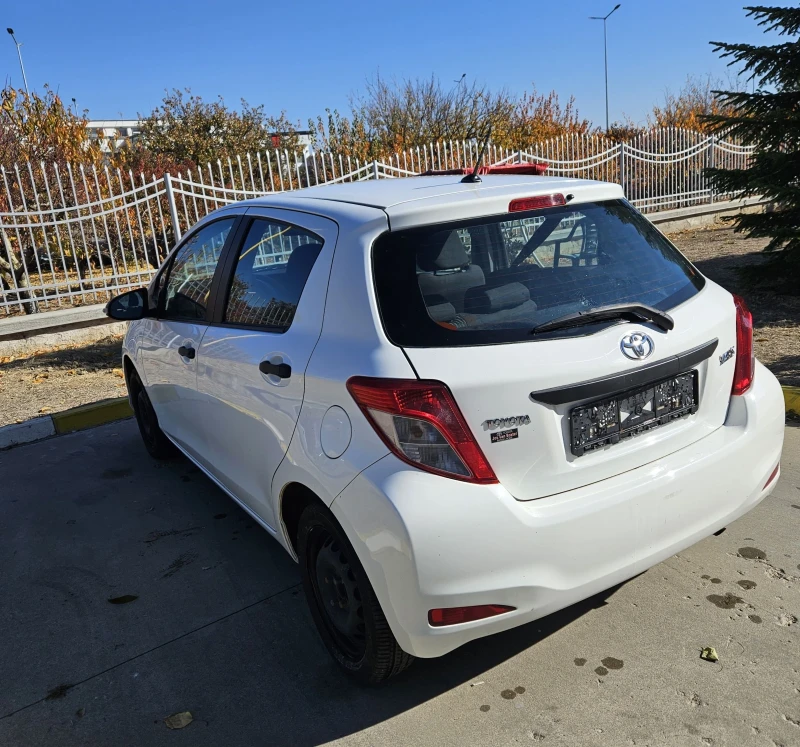 Toyota Yaris Ударен , снимка 5 - Автомобили и джипове - 47844818