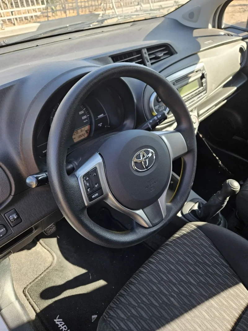 Toyota Yaris Ударен , снимка 9 - Автомобили и джипове - 47844818