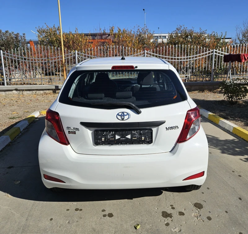 Toyota Yaris Ударен , снимка 6 - Автомобили и джипове - 47844818