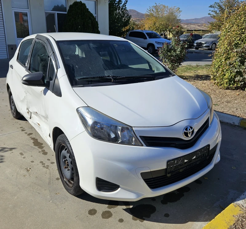 Toyota Yaris Ударен , снимка 3 - Автомобили и джипове - 47844818