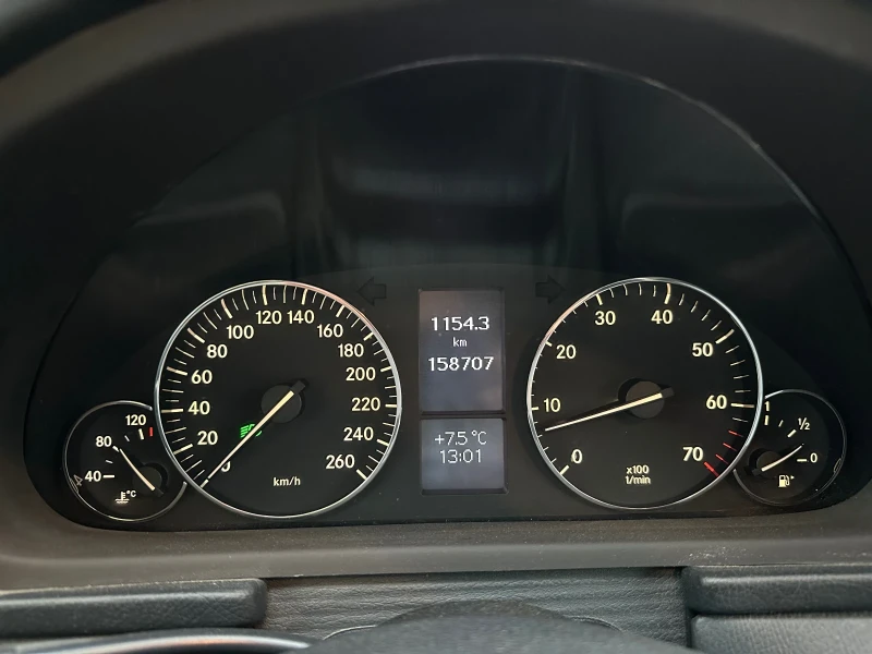 Mercedes-Benz C 230, снимка 10 - Автомобили и джипове - 47993837