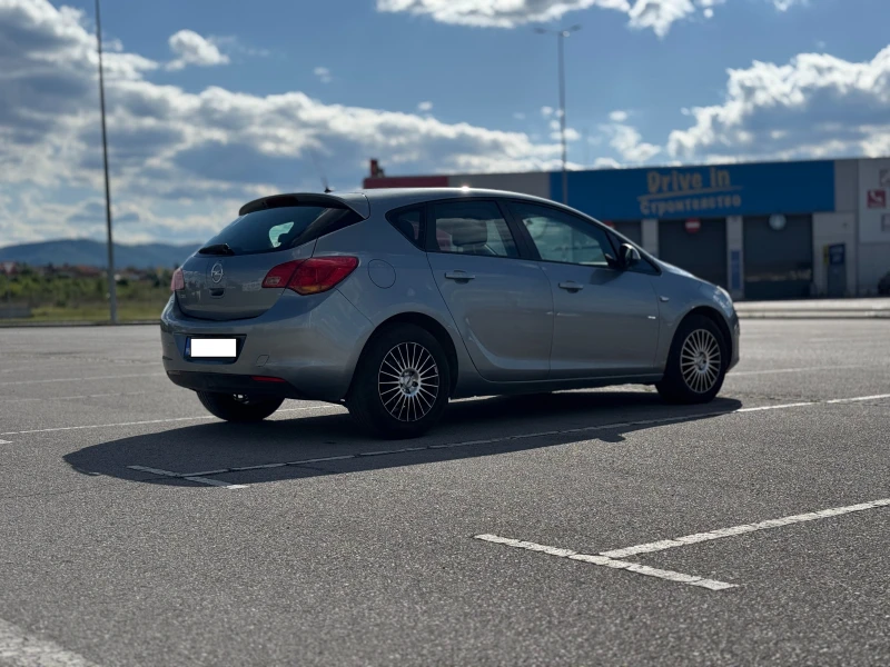Opel Astra J, снимка 2 - Автомобили и джипове - 52295666