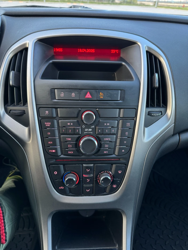 Opel Astra J, снимка 6 - Автомобили и джипове - 52295666