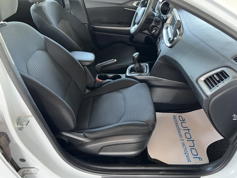Kia Ceed LX/1.6CRDi/116k.c./6MT, снимка 9 - Автомобили и джипове - 51568505