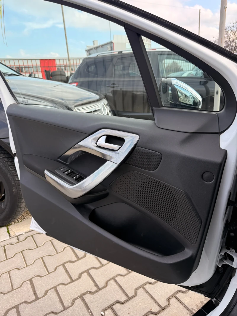 Peugeot 2008 1.2* Турбо* Нов внос* Топ* Клима* Реална* Нави* , снимка 16 - Автомобили и джипове - 52487857
