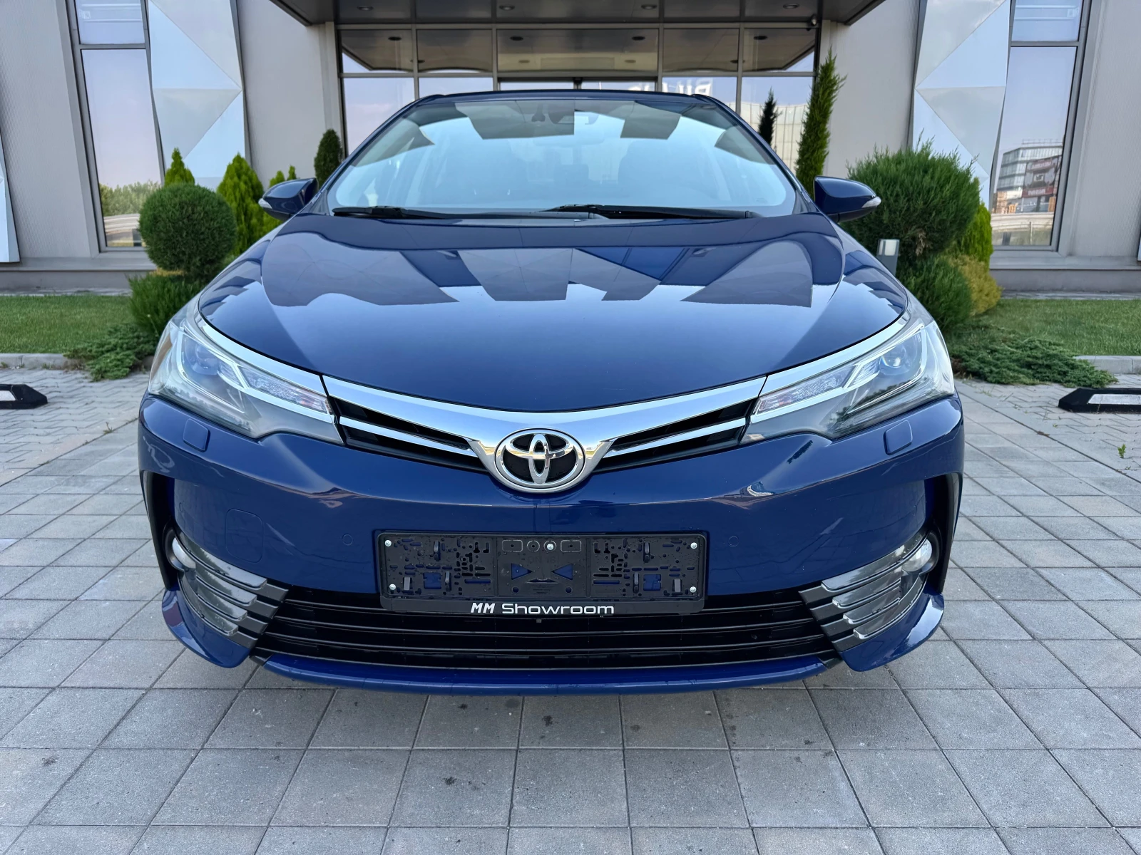 Toyota Corolla 1.6-LUXURY-КАМЕРА-LANE-ASIST-ПОДГРЕВ-САМОПАРКИРАНЕ - изображение 2