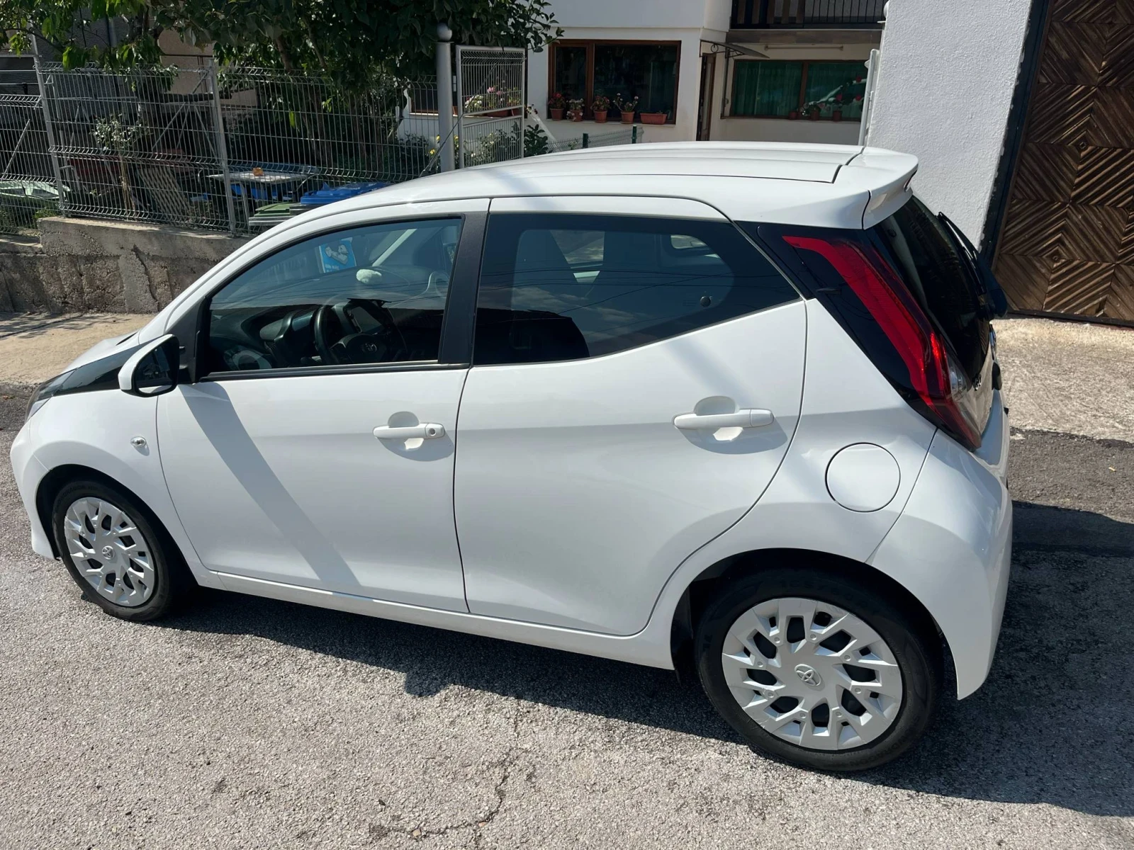 Toyota Aygo  Automat 1.0VVTI - изображение 4