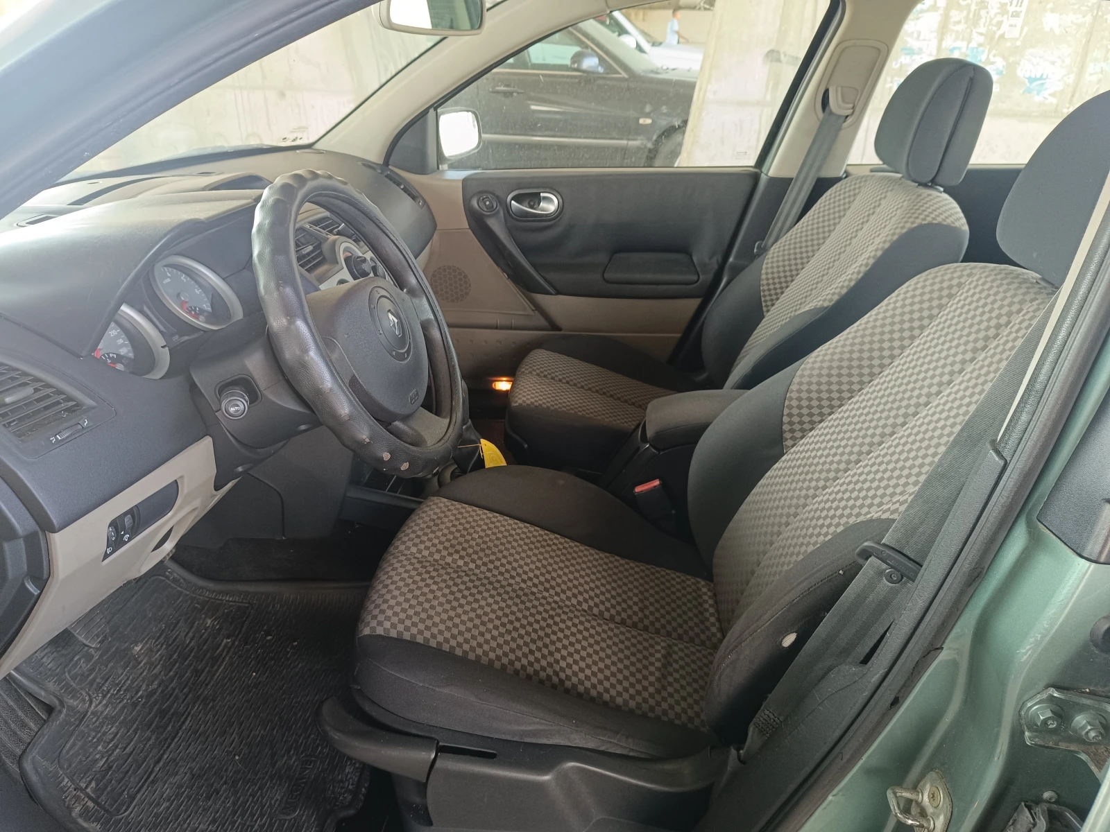 Renault Megane 1.4 i - изображение 8