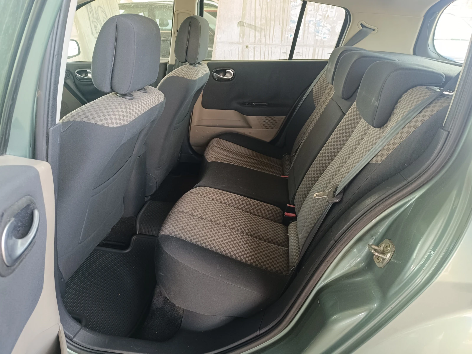 Renault Megane 1.4 i - изображение 9