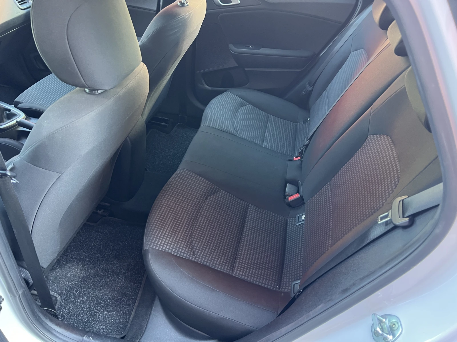 Kia Ceed LX/1.6CRDi/116k.c./6MT - изображение 10