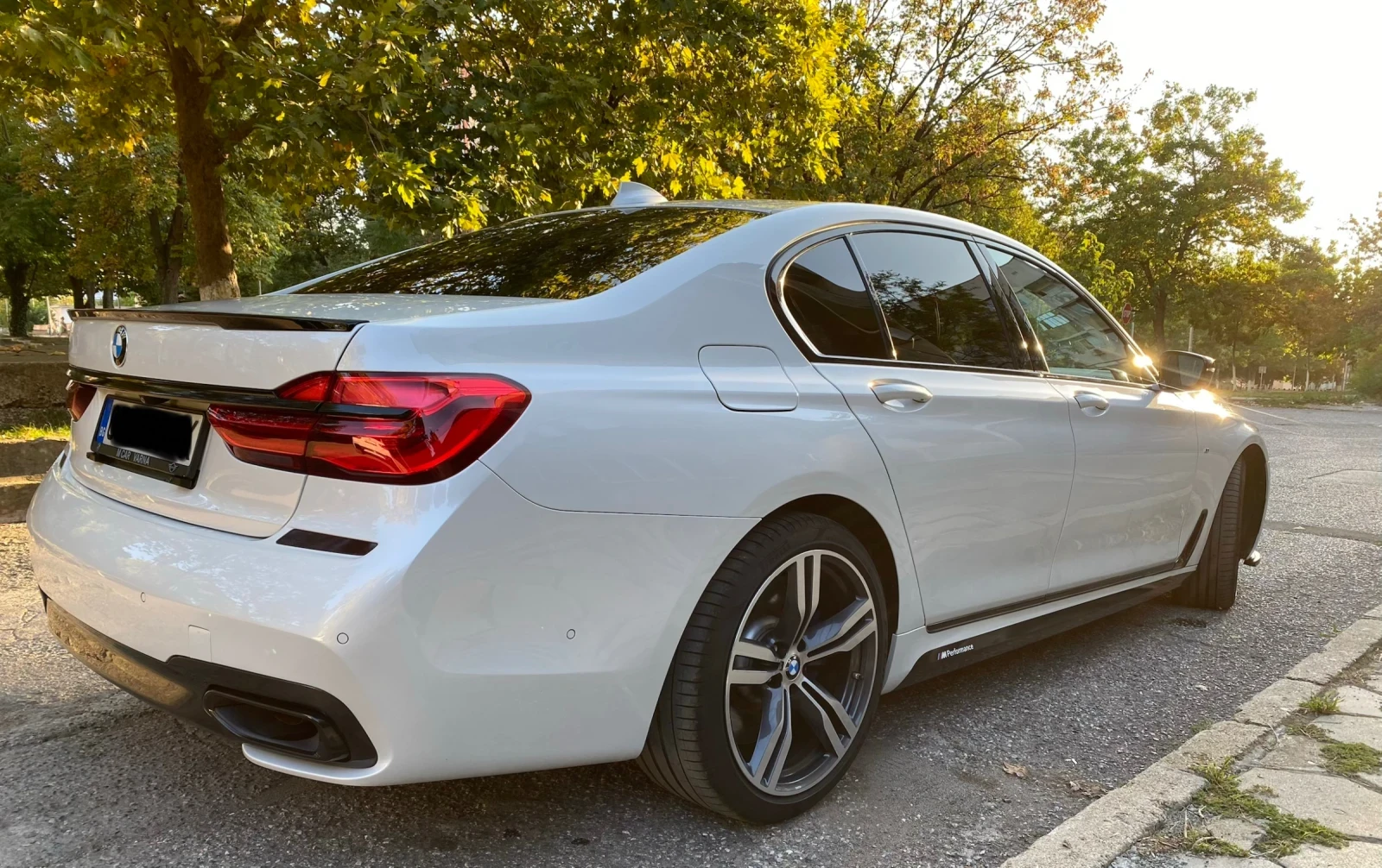 BMW 750 750D M packet, head up, масаж, снимка 5 - Автомобили и джипове - 53804075