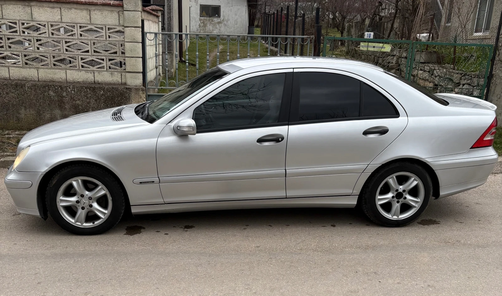 Mercedes-Benz C 200, снимка 5 - Автомобили и джипове - 53904426