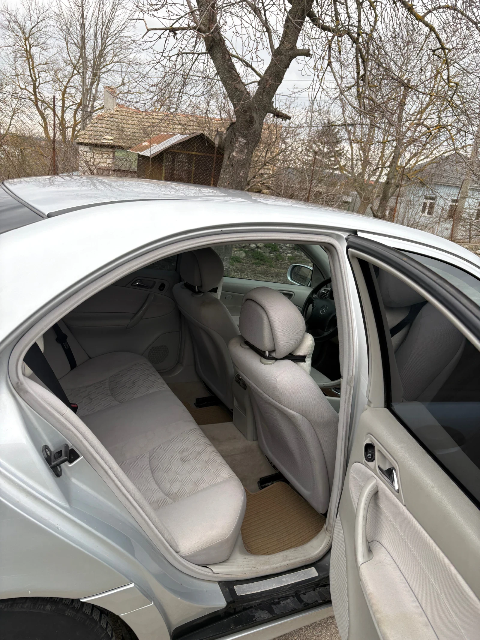 Mercedes-Benz C 200, снимка 2 - Автомобили и джипове - 53904426