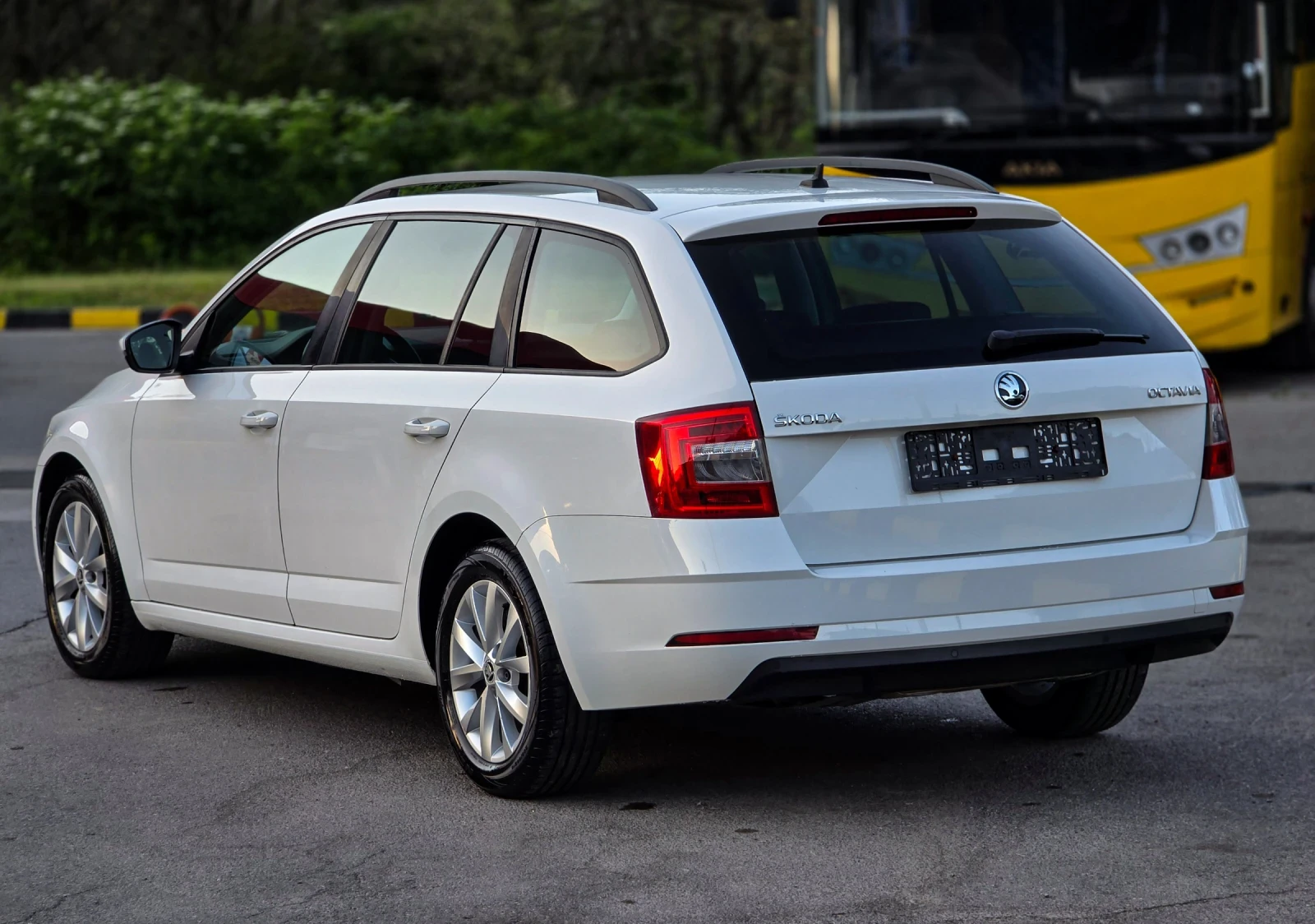 Skoda Octavia 1.6TDI 116hp * Distronic * Euro 6 * , снимка 4 - Автомобили и джипове - 55104373