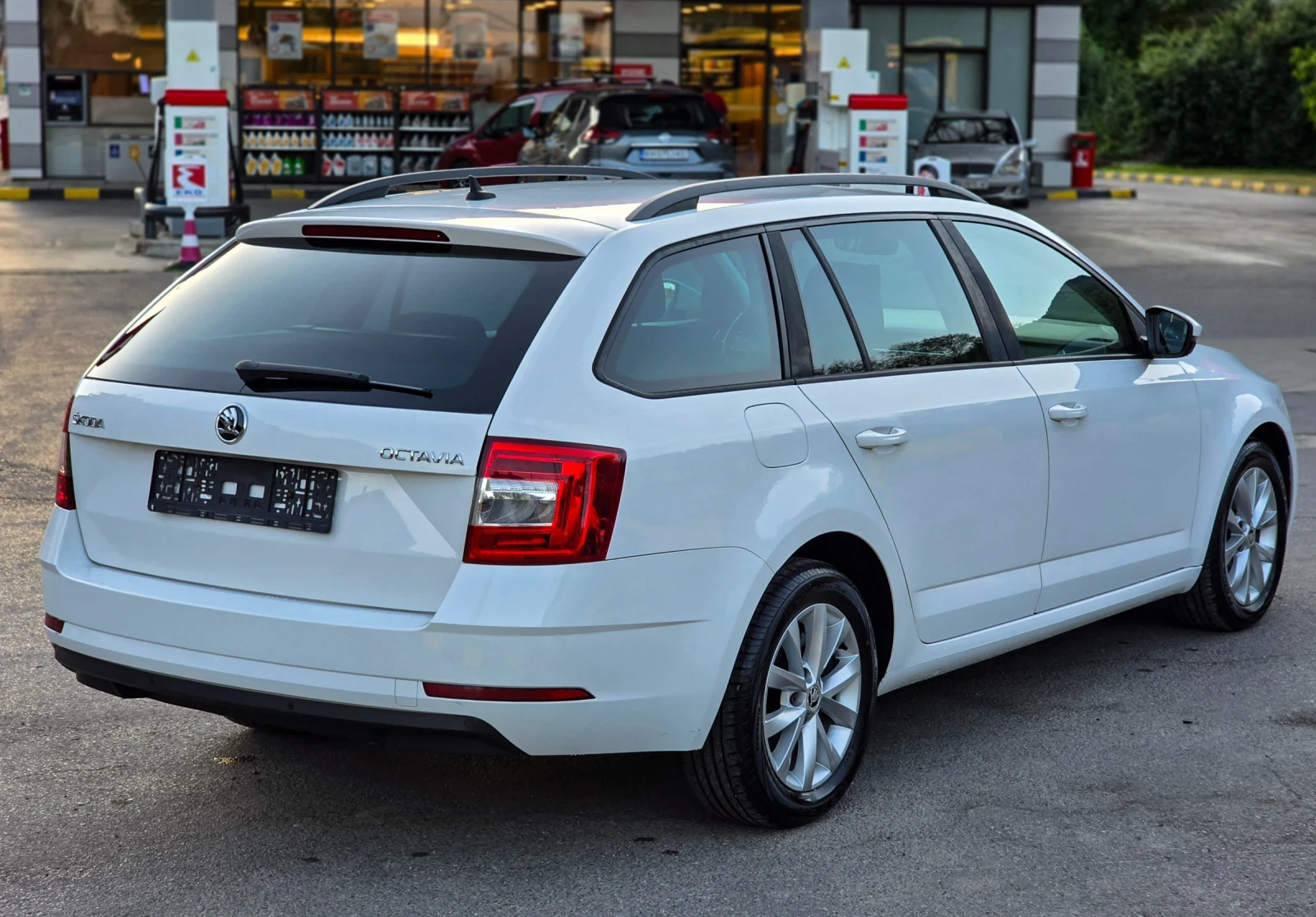 Skoda Octavia 1.6TDI 116hp * Distronic * Euro 6 * , снимка 5 - Автомобили и джипове - 55104373