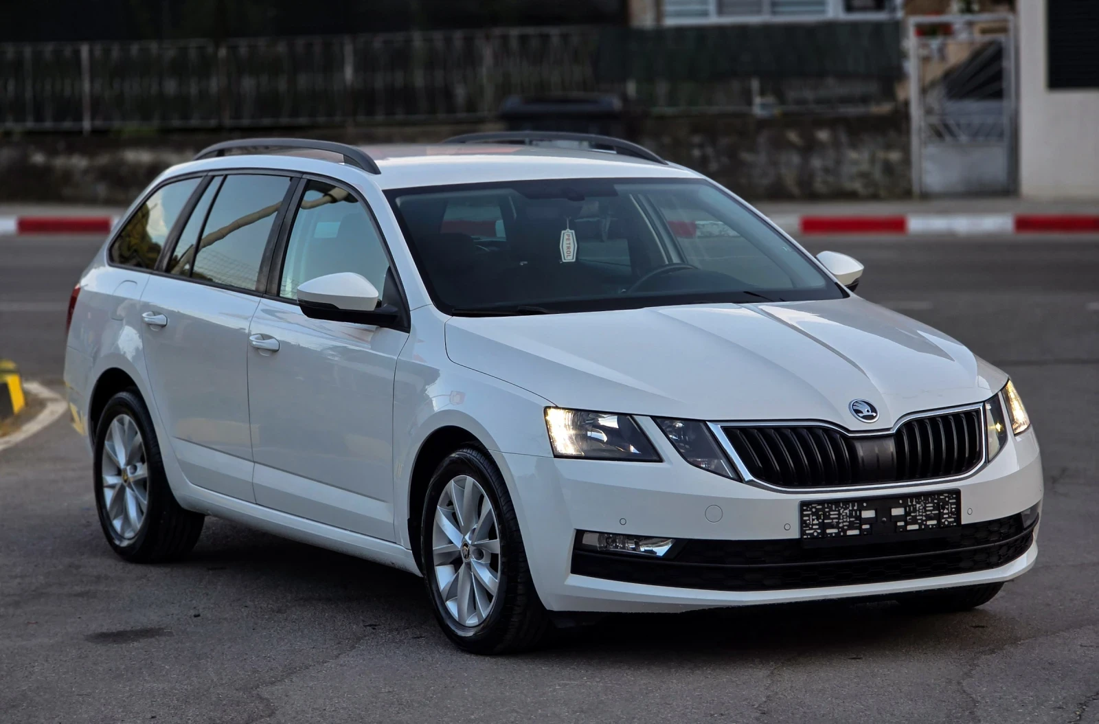 Skoda Octavia 1.6TDI 116hp * Distronic * Euro 6 * , снимка 7 - Автомобили и джипове - 55104373
