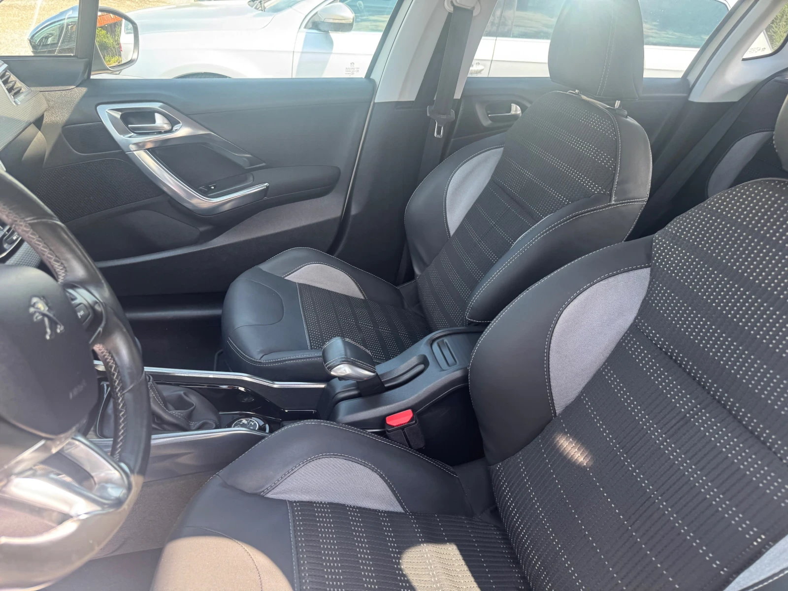 Peugeot 2008, снимка 8 - Автомобили и джипове - 55165530