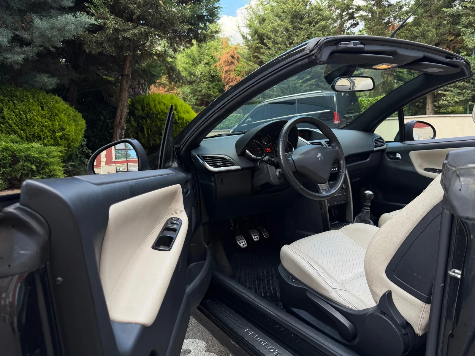 Peugeot 207 CC 1.6 Turbo, 132000 KM УНИКАТ!, снимка 8 - Автомобили и джипове - 55284261