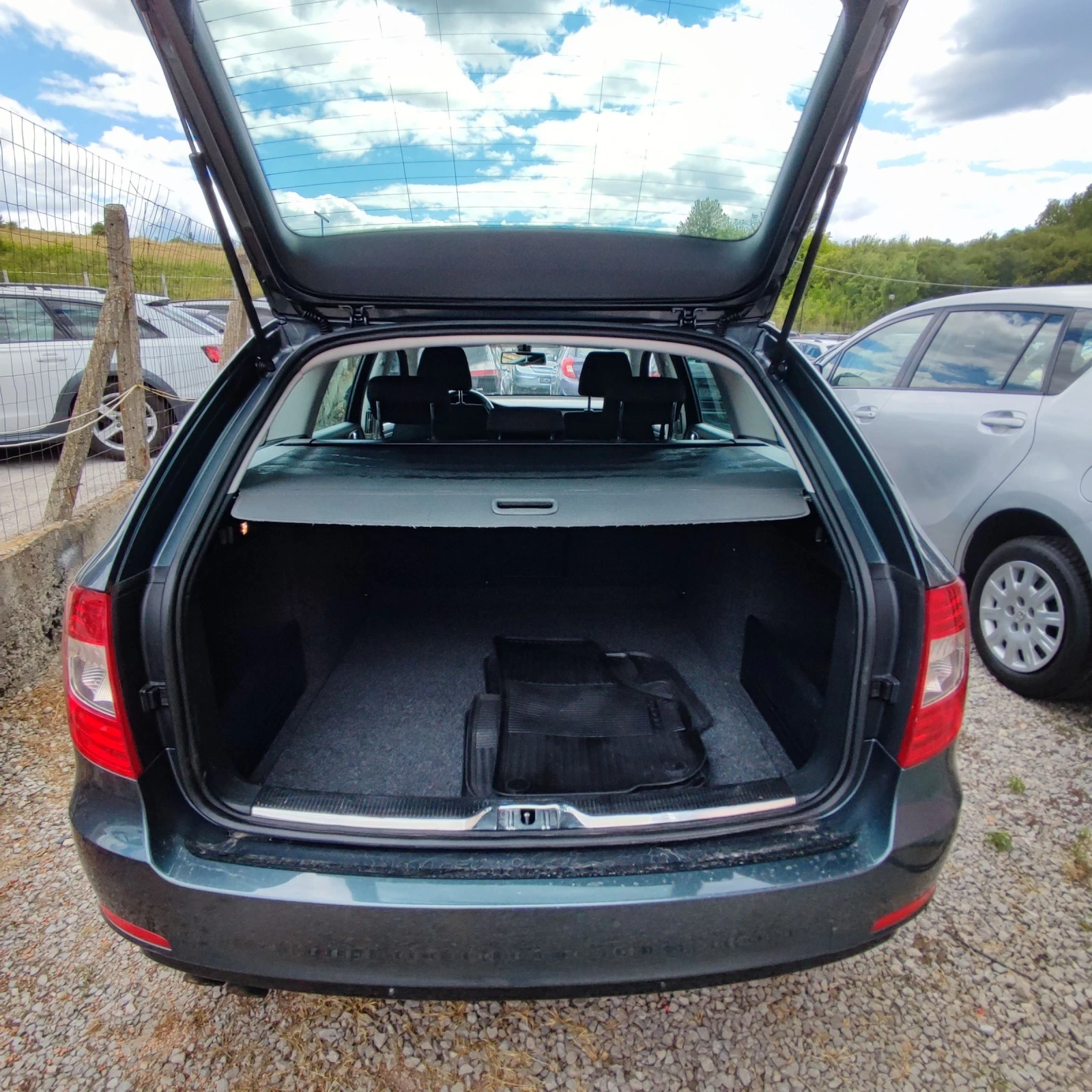 Skoda Superb 2.0 TDI* AVTOMAT* NAVI* 140ks* , снимка 15 - Автомобили и джипове - 55414574