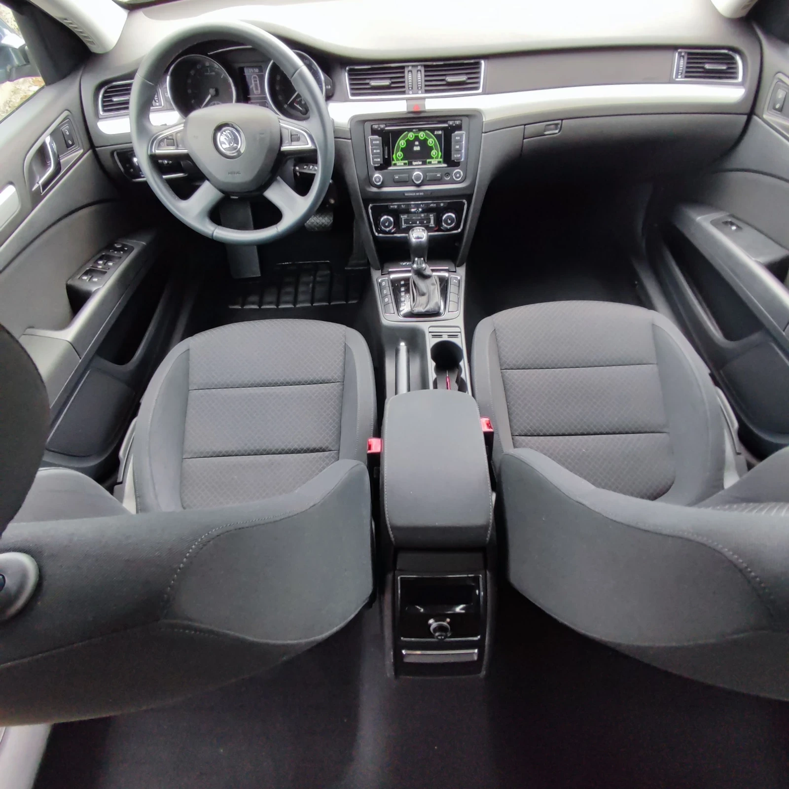 Skoda Superb 2.0 TDI* AVTOMAT* NAVI* 140ks* , снимка 12 - Автомобили и джипове - 55414574