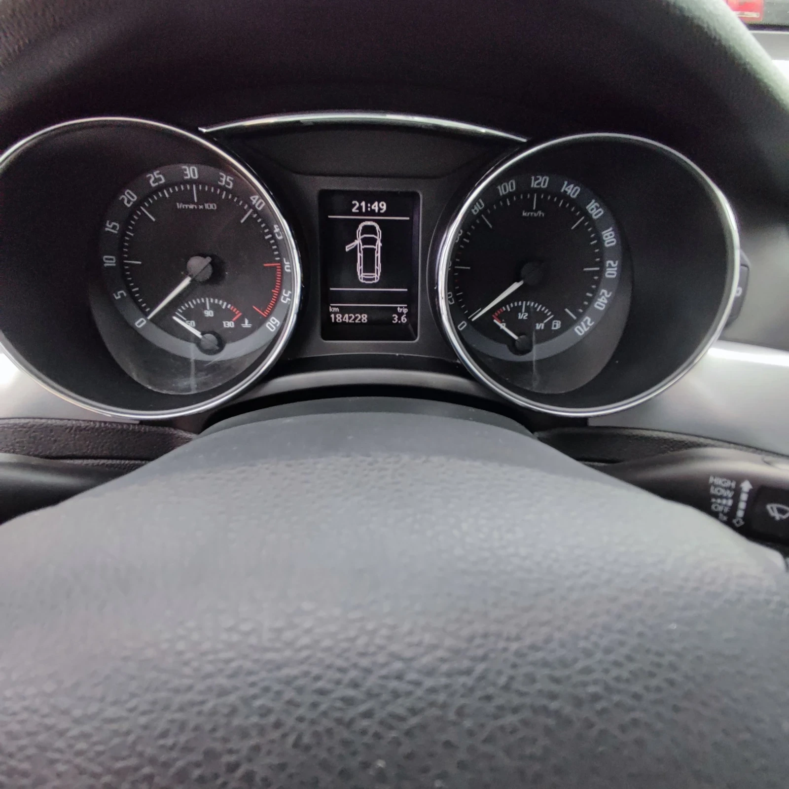 Skoda Superb 2.0 TDI* AVTOMAT* NAVI* 140ks* , снимка 10 - Автомобили и джипове - 55414574