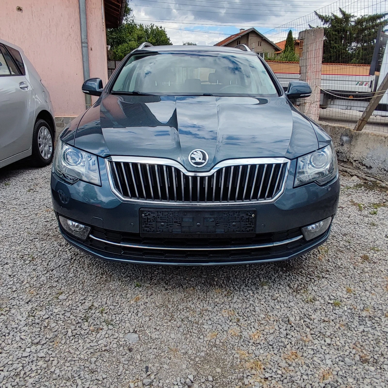 Skoda Superb 2.0 TDI* AVTOMAT* NAVI* 140ks* , снимка 2 - Автомобили и джипове - 55414574