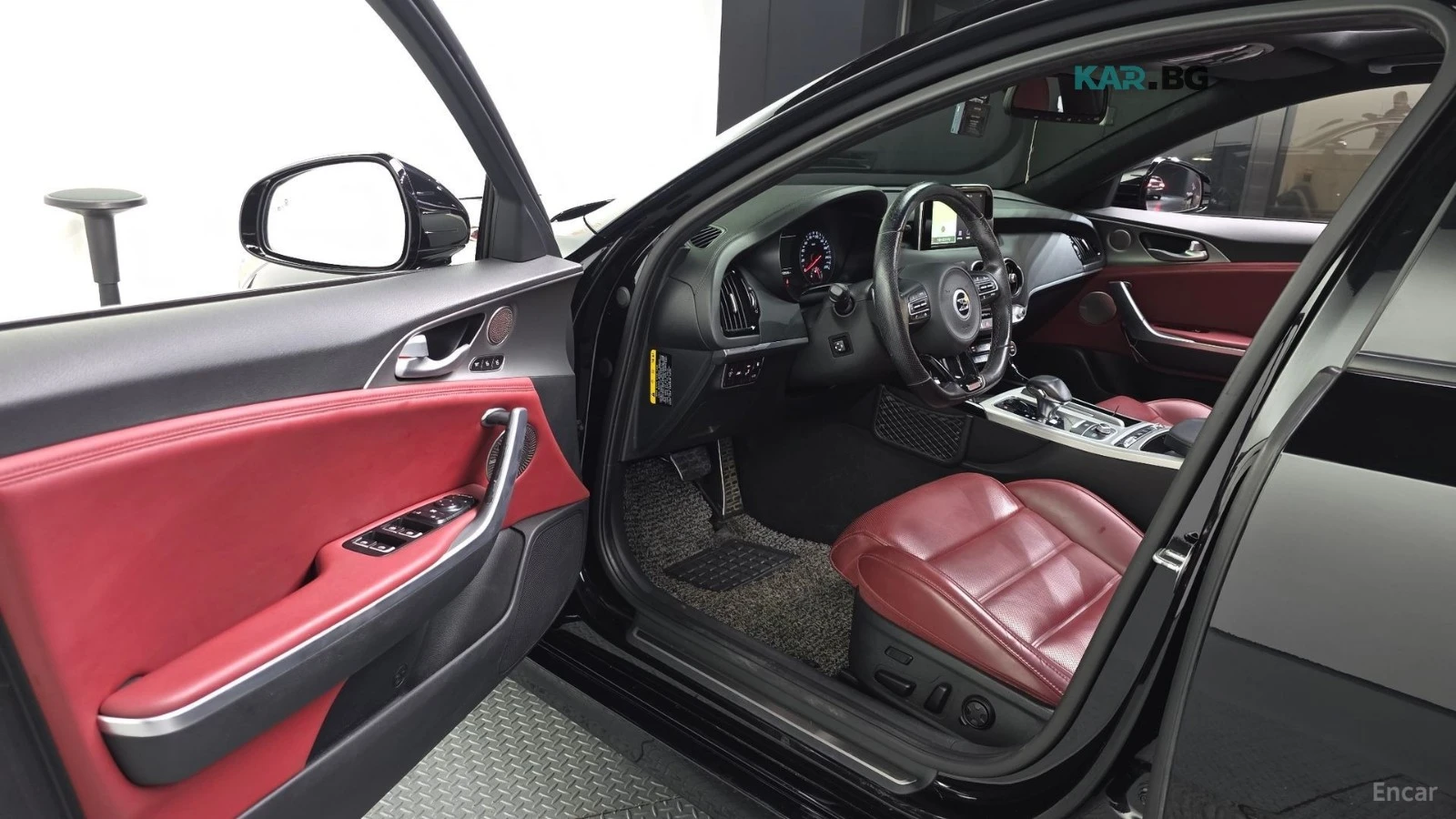 Kia Stinger GT* 3.3* TURBO* DISTRONIC* 360* ПОДГРЕВ* ОБДУХ* , снимка 8 - Автомобили и джипове - 55901981