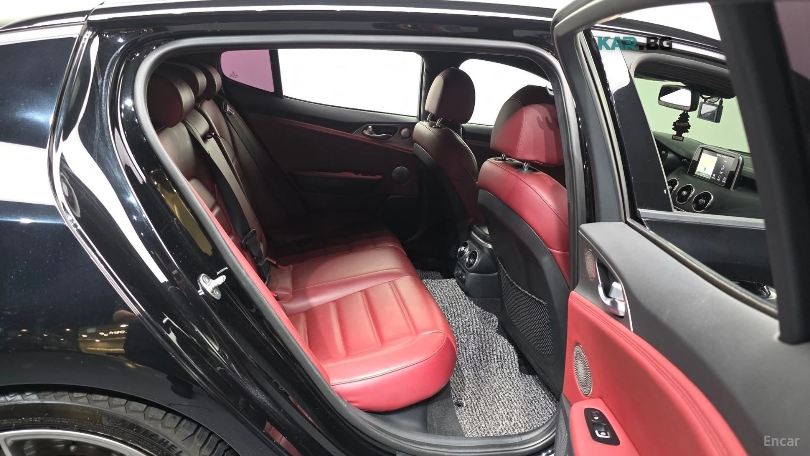 Kia Stinger GT* 3.3* TURBO* DISTRONIC* 360* ПОДГРЕВ* ОБДУХ* , снимка 10 - Автомобили и джипове - 55901981