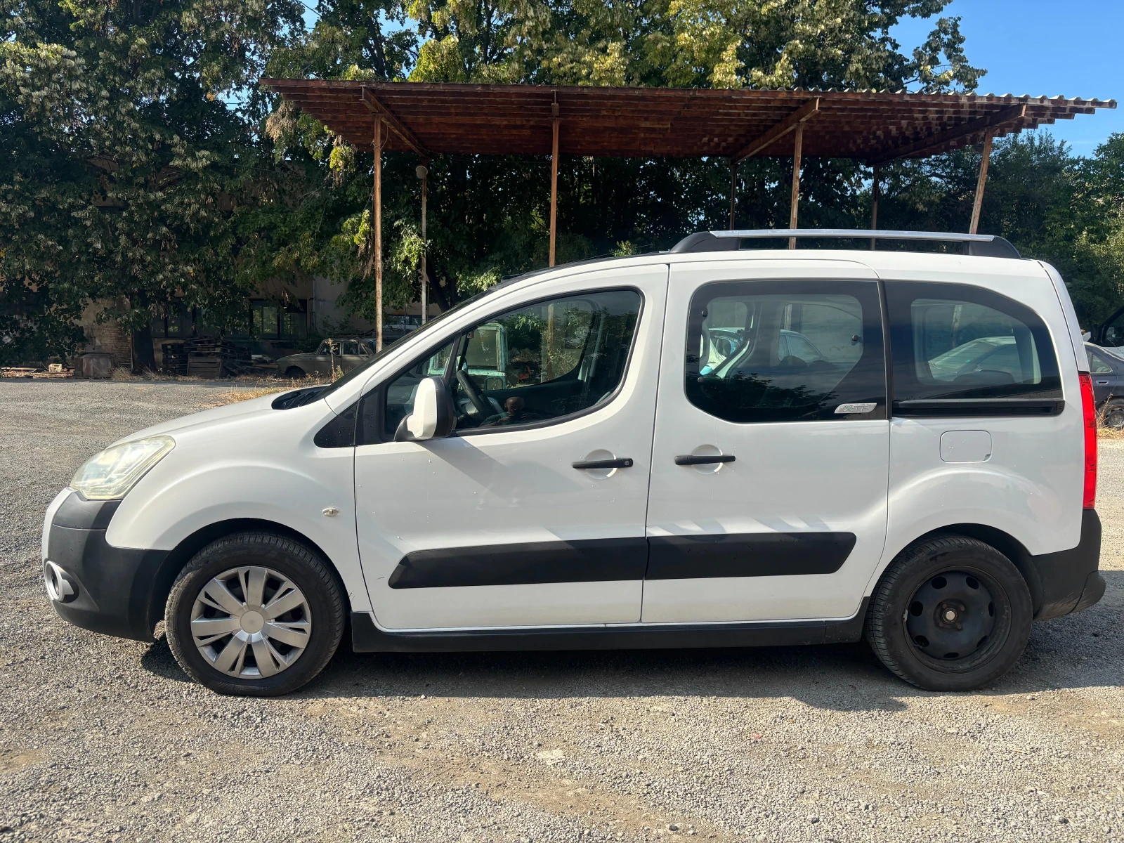 Citroen Berlingo 1.6HDI, снимка 4 - Автомобили и джипове - 55973350