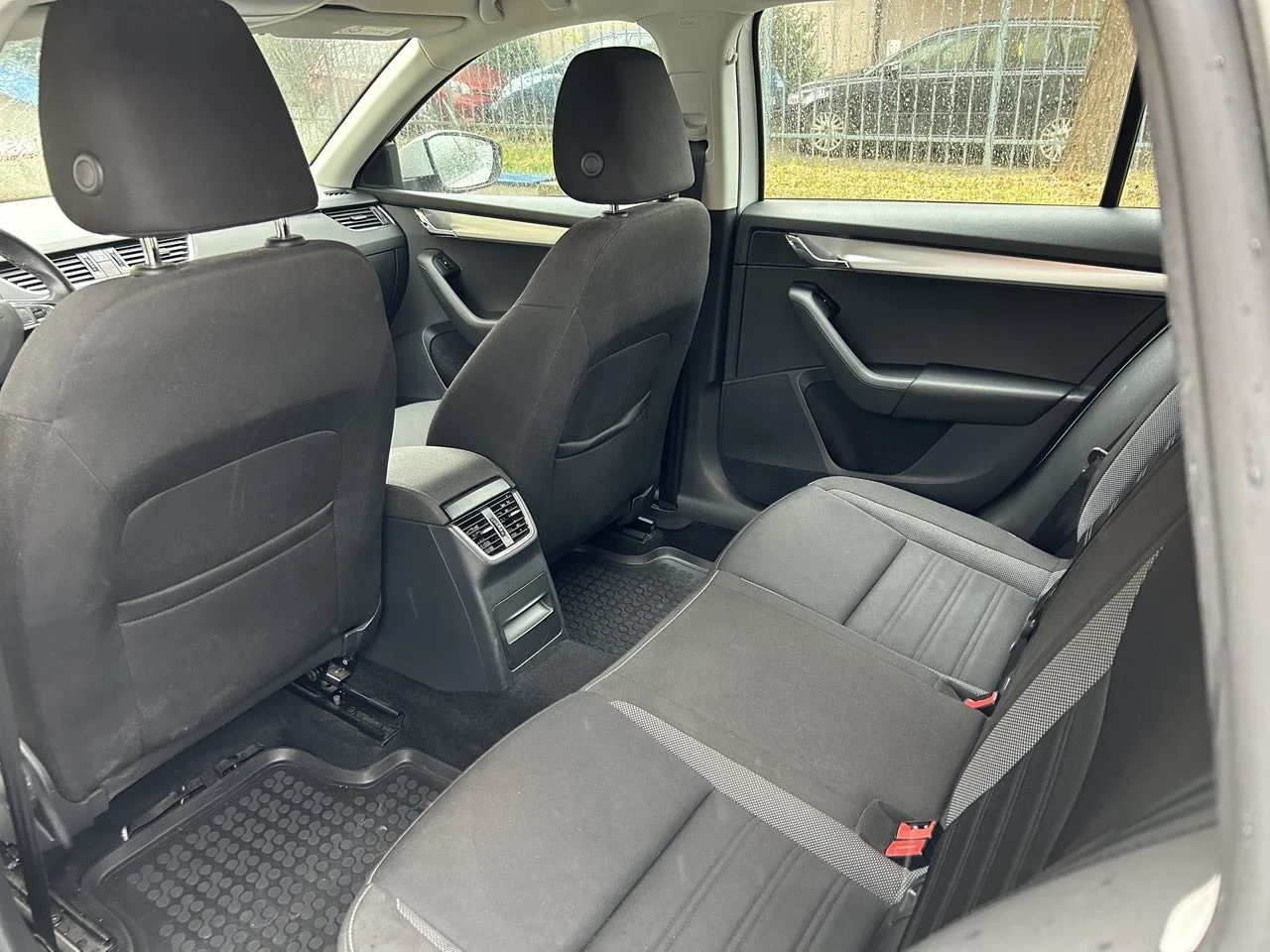 Skoda Octavia 1.6, снимка 4 - Автомобили и джипове - 56594628