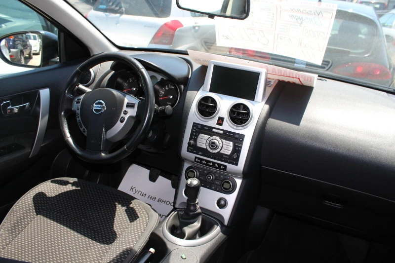 Nissan Qashqai 1.5DCI, снимка 9 - Автомобили и джипове - 47403416