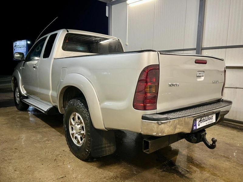 Toyota Hilux 2.5D , снимка 4 - Автомобили и джипове - 48687110