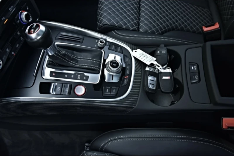 Audi SQ5 Competion Plus , снимка 16 - Автомобили и джипове - 52998386