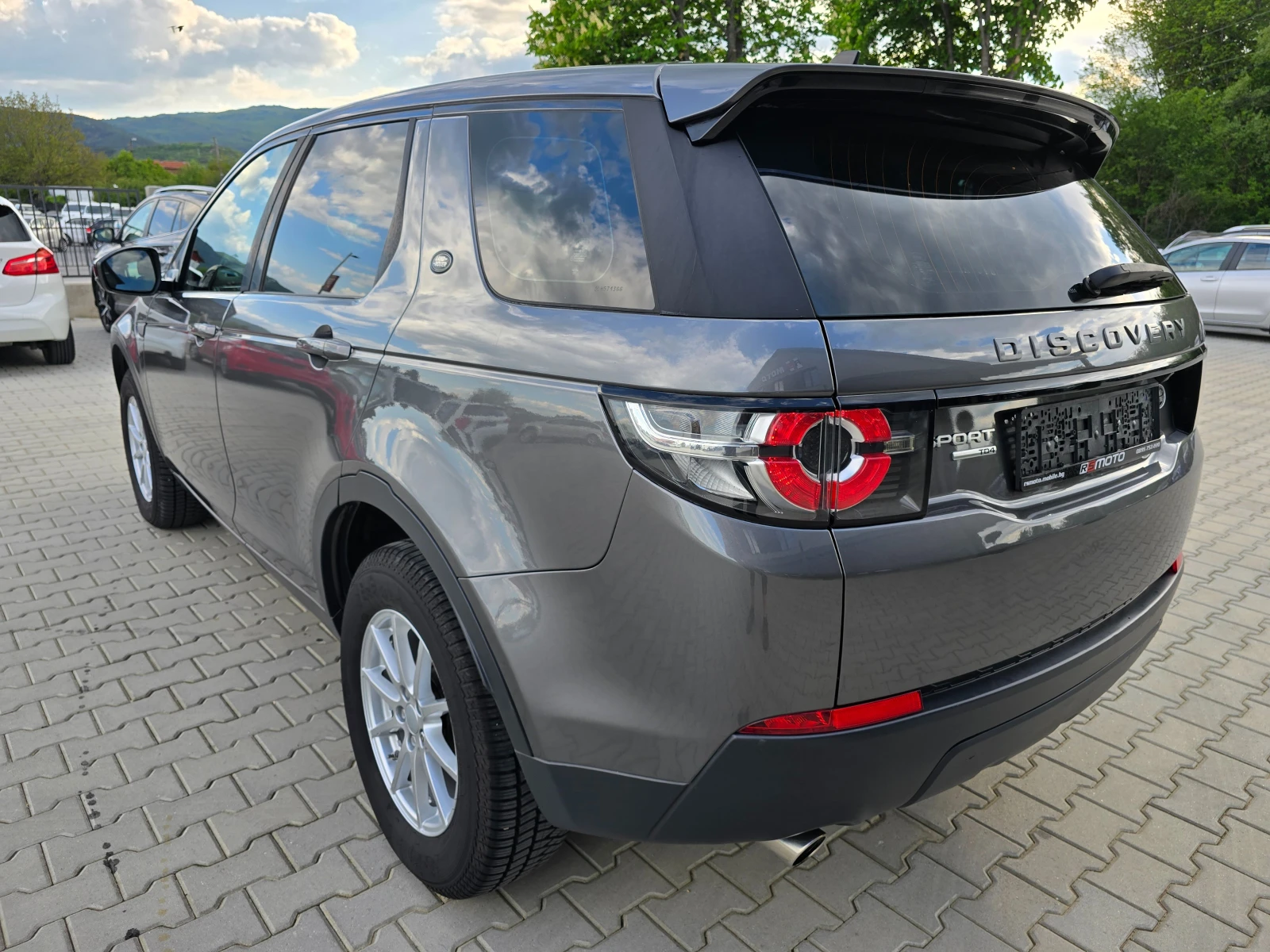 Land Rover Discovery Sport 2.0D, 150к.с., Пълна сервизна история! - изображение 5