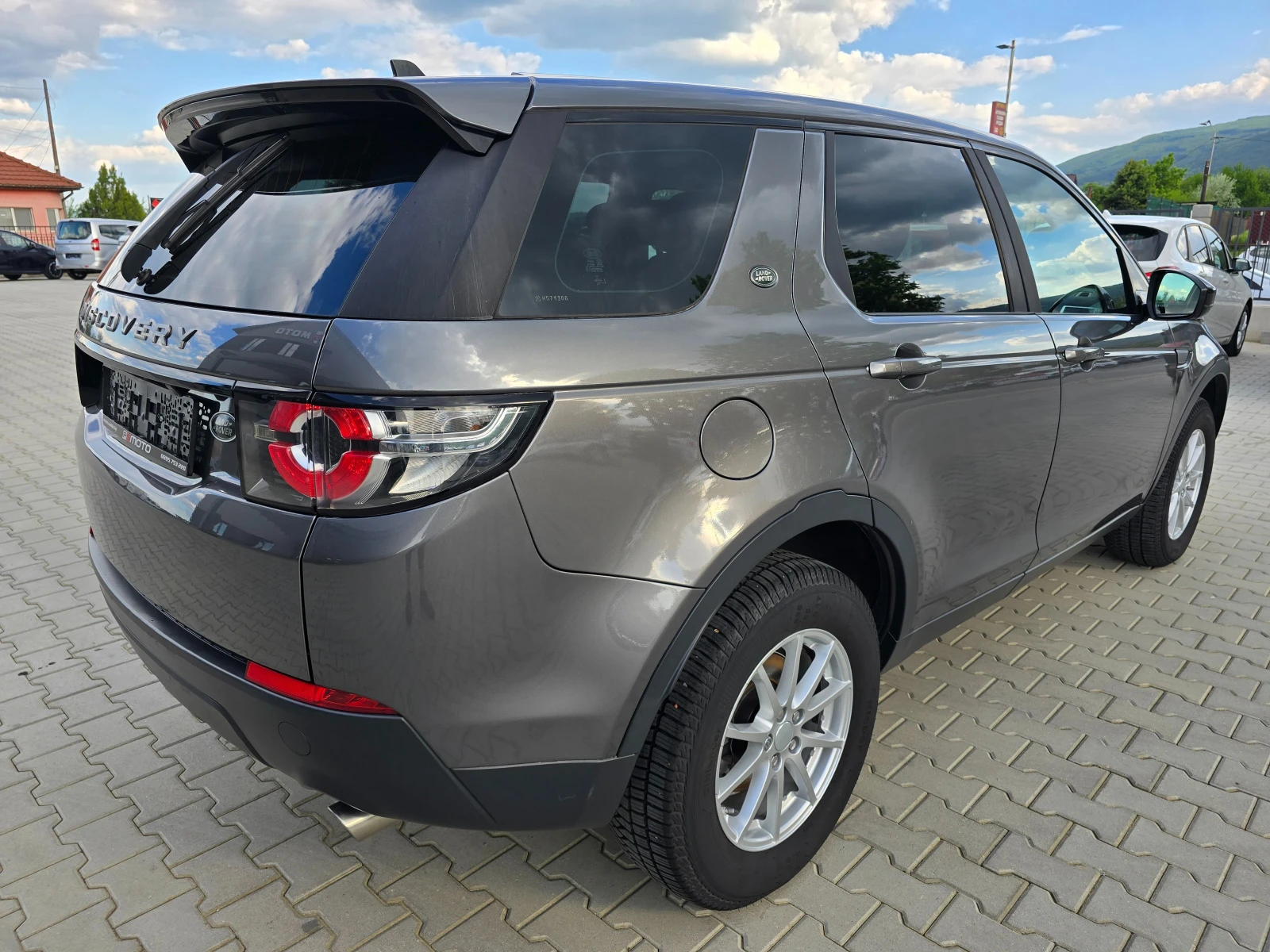 Land Rover Discovery Sport 2.0D, 150к.с., Пълна сервизна история! - изображение 3