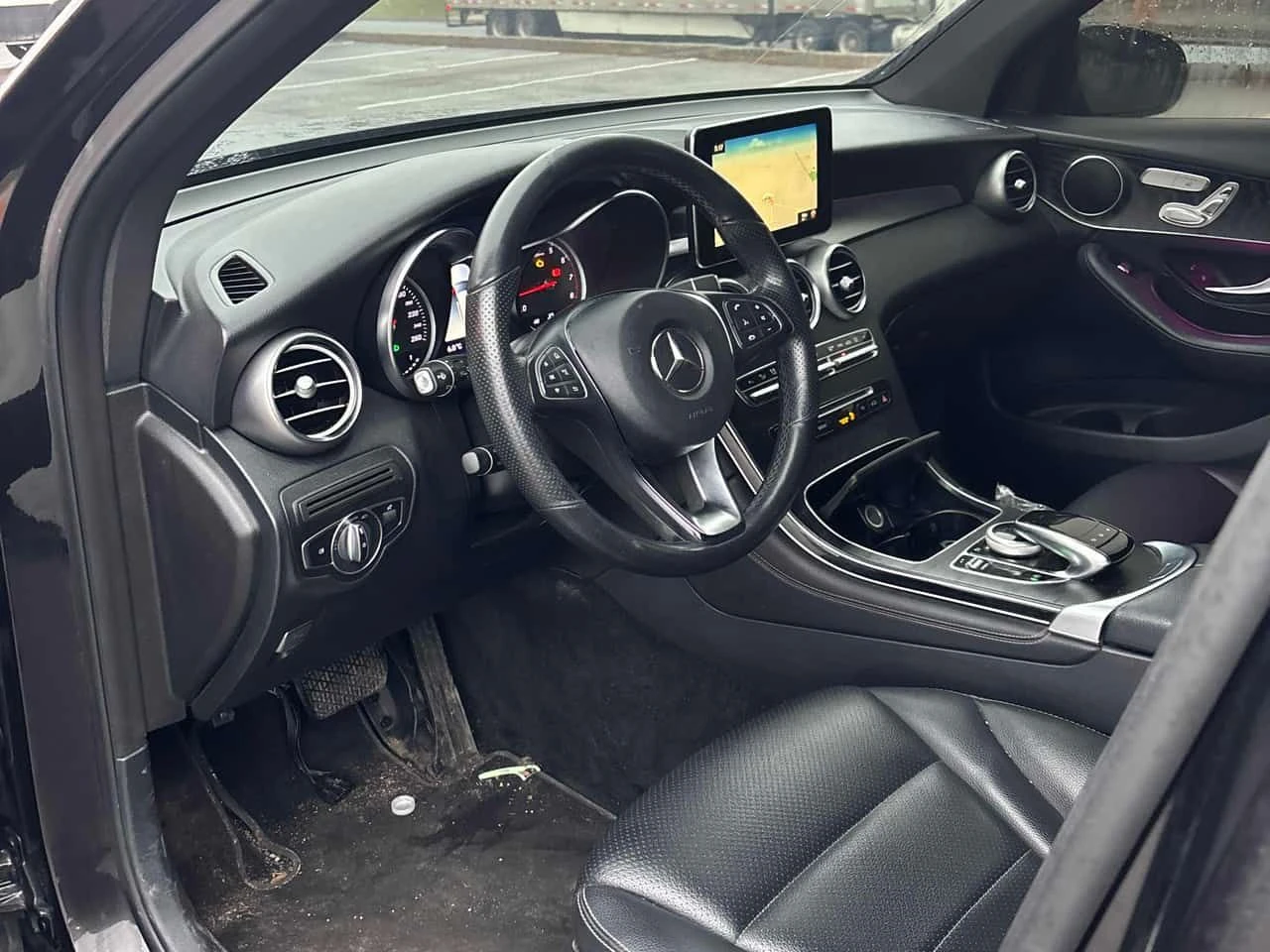 Mercedes-Benz GLC 300  CARFAX * AMBIENT * PANO, снимка 5 - Автомобили и джипове - 54073161