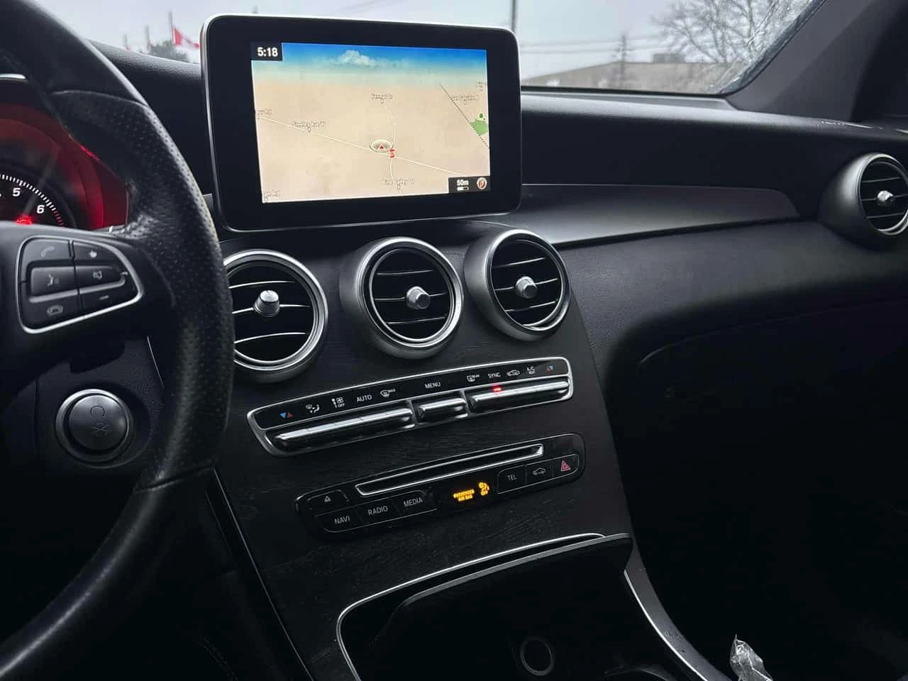 Mercedes-Benz GLC 300  CARFAX * AMBIENT * PANO, снимка 9 - Автомобили и джипове - 54073161