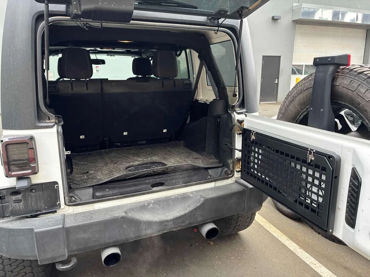 Jeep Wrangler * Sahara * 2 КЛЮЧА* PANO* KEYLESS* , снимка 15 - Автомобили и джипове - 54480665