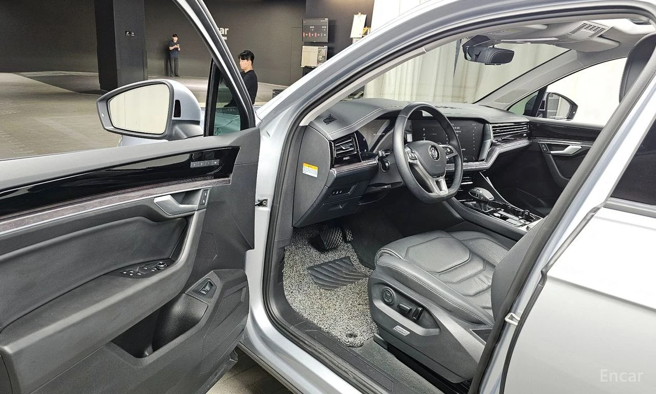 VW Touareg PREMIUM* 3.0* TDI* ОБДУХ* 360* КАМЕРИ* ПОДГРЕВ* , снимка 8 - Автомобили и джипове - 54619170